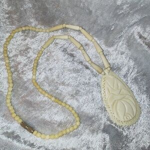 Vontage Cream Carved Bone Beaded Necklace with Intricate Pendant